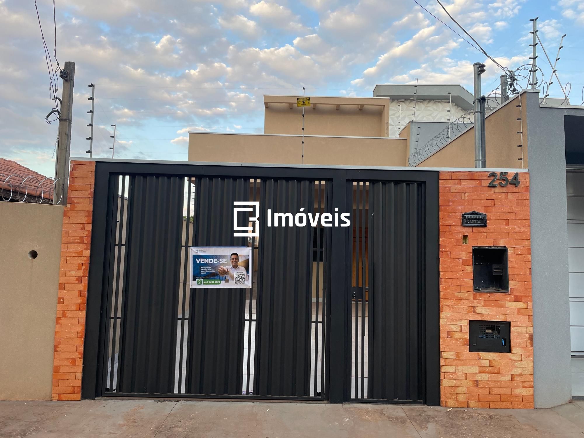 Casa à venda com 2 quartos, 69m² - Foto 1
