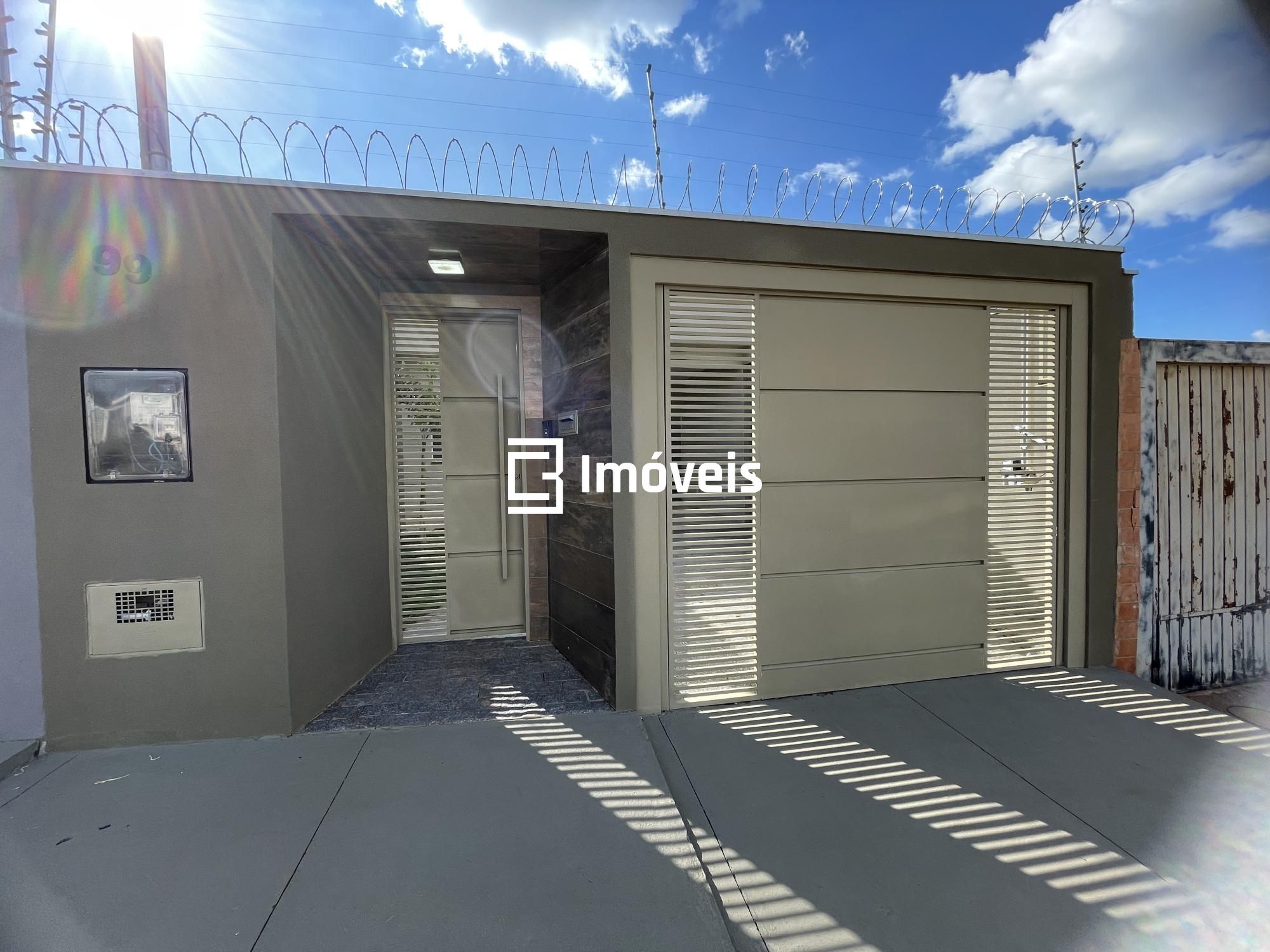 Casa à venda com 3 quartos, 83m² - Foto 1