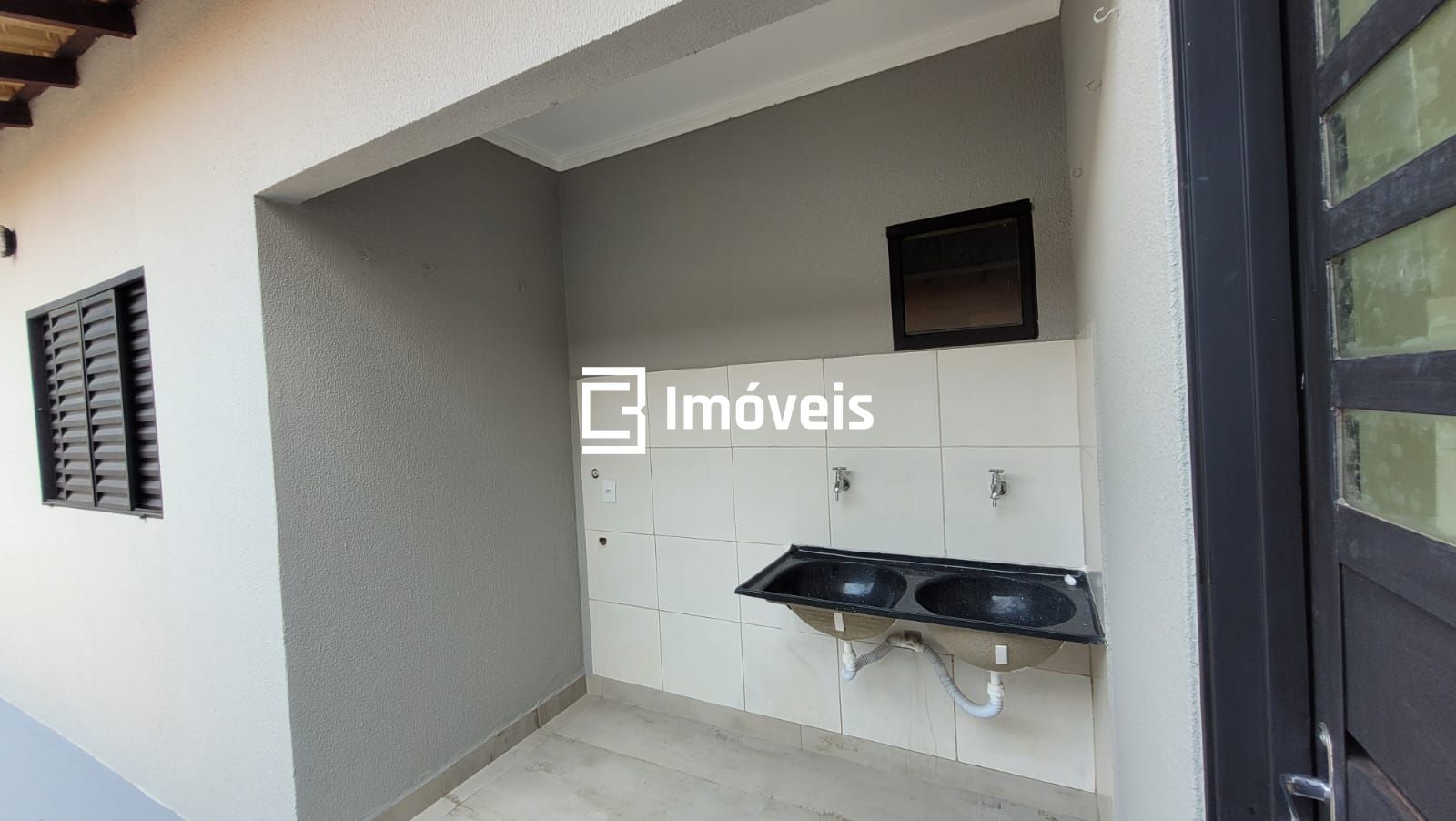 Casa à venda com 2 quartos, 68m² - Foto 9