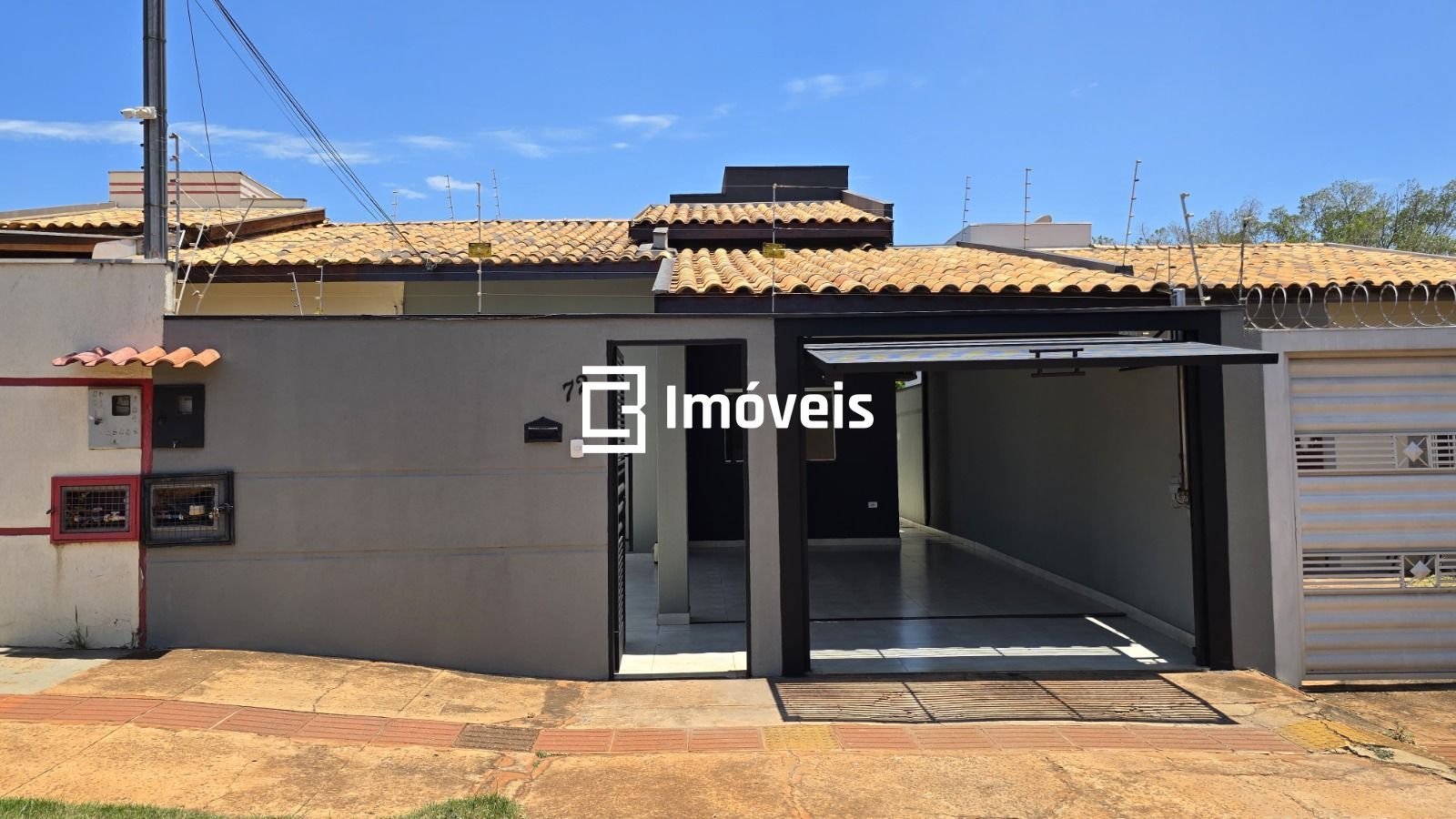 Casa à venda com 2 quartos, 100m² - Foto 2