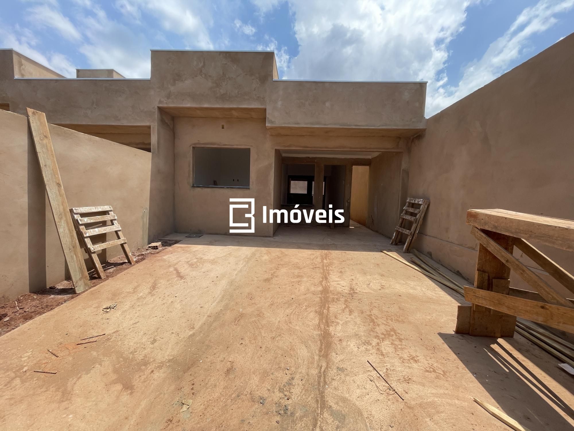 Casa à venda com 2 quartos, 69m² - Foto 1