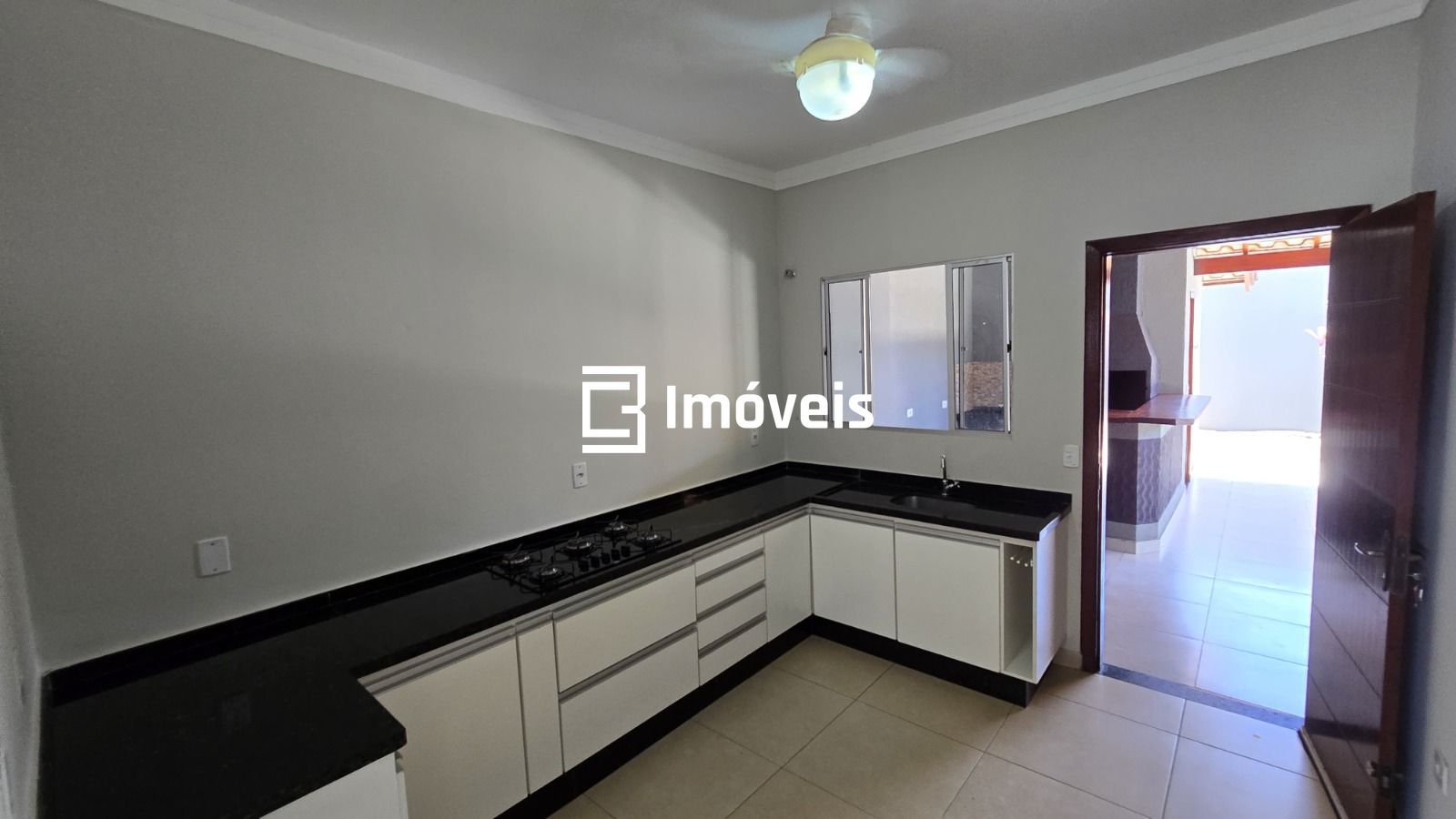 Casa à venda com 2 quartos, 100m² - Foto 5