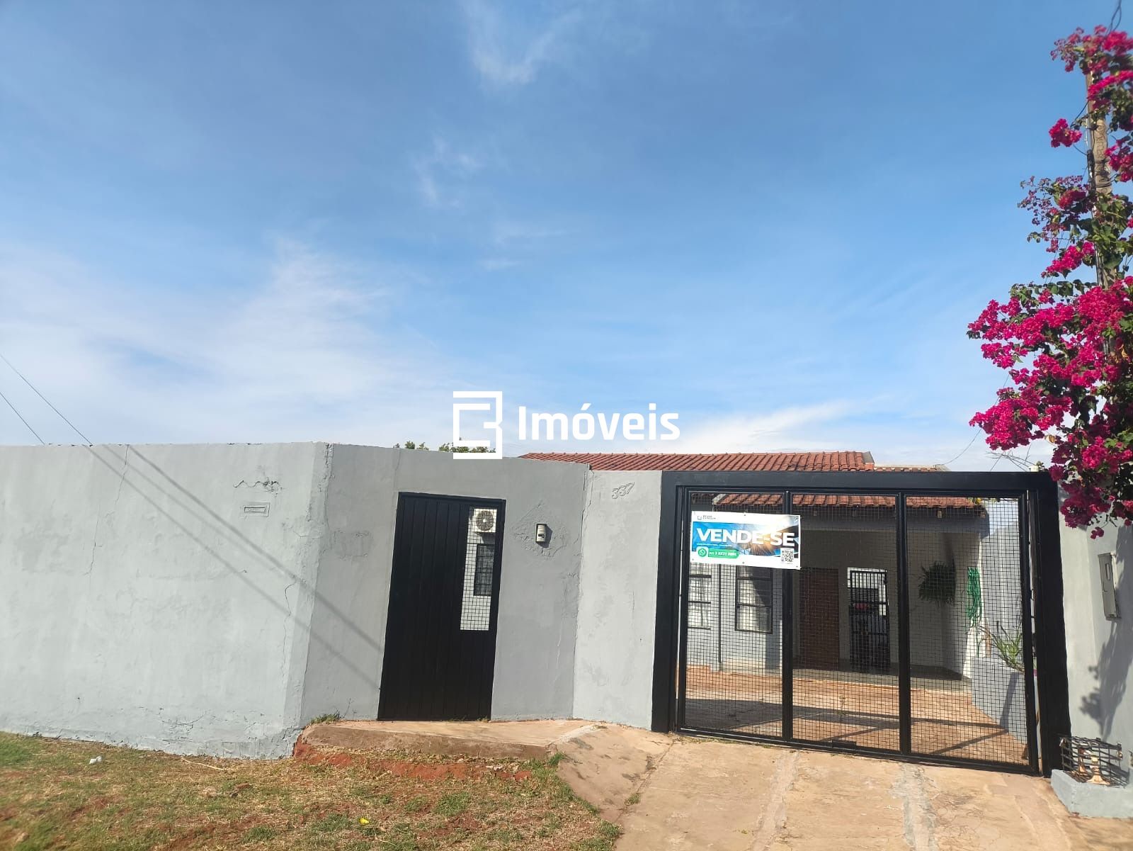 Casa à venda com 3 quartos, 133m² - Foto 1