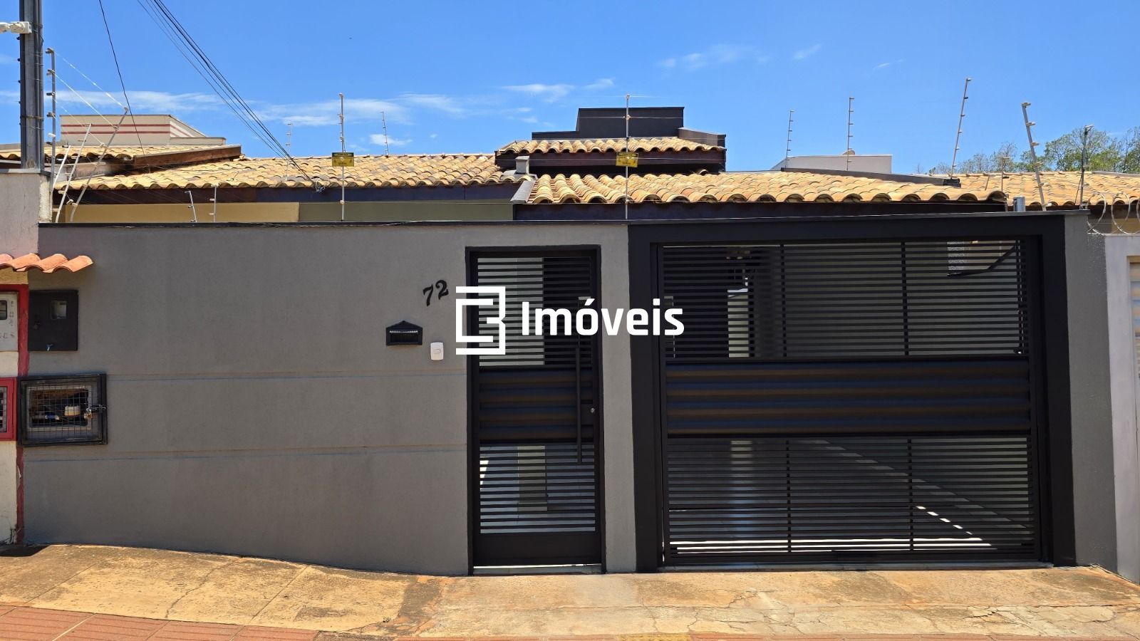 Casa à venda com 2 quartos, 100m² - Foto 1