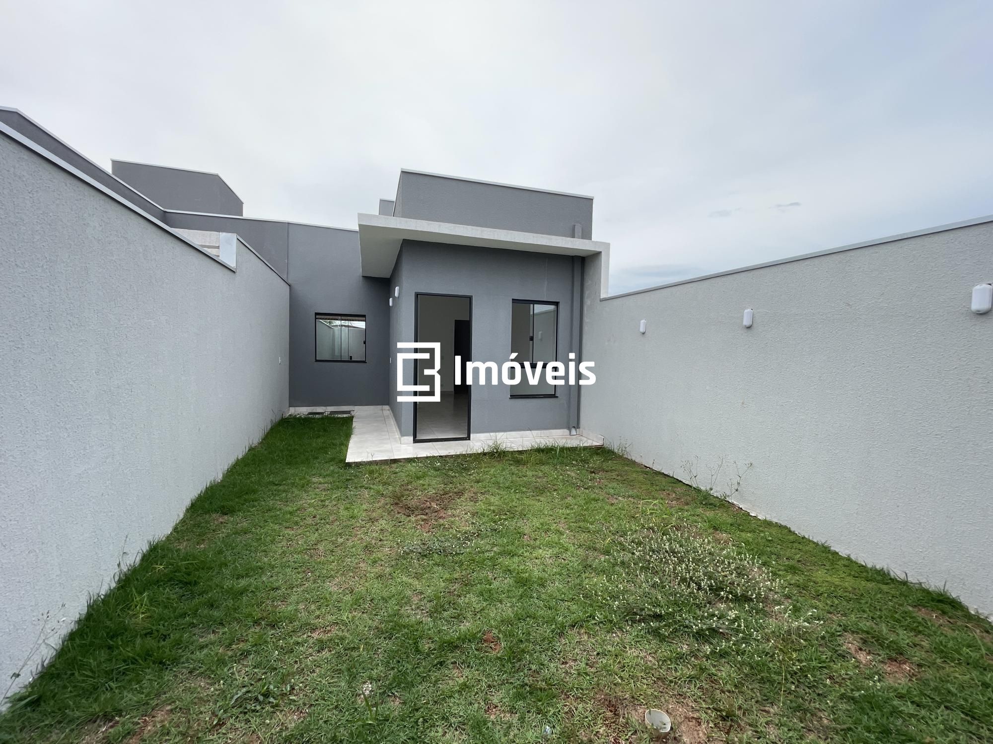 Casa à venda com 2 quartos, 50m² - Foto 2