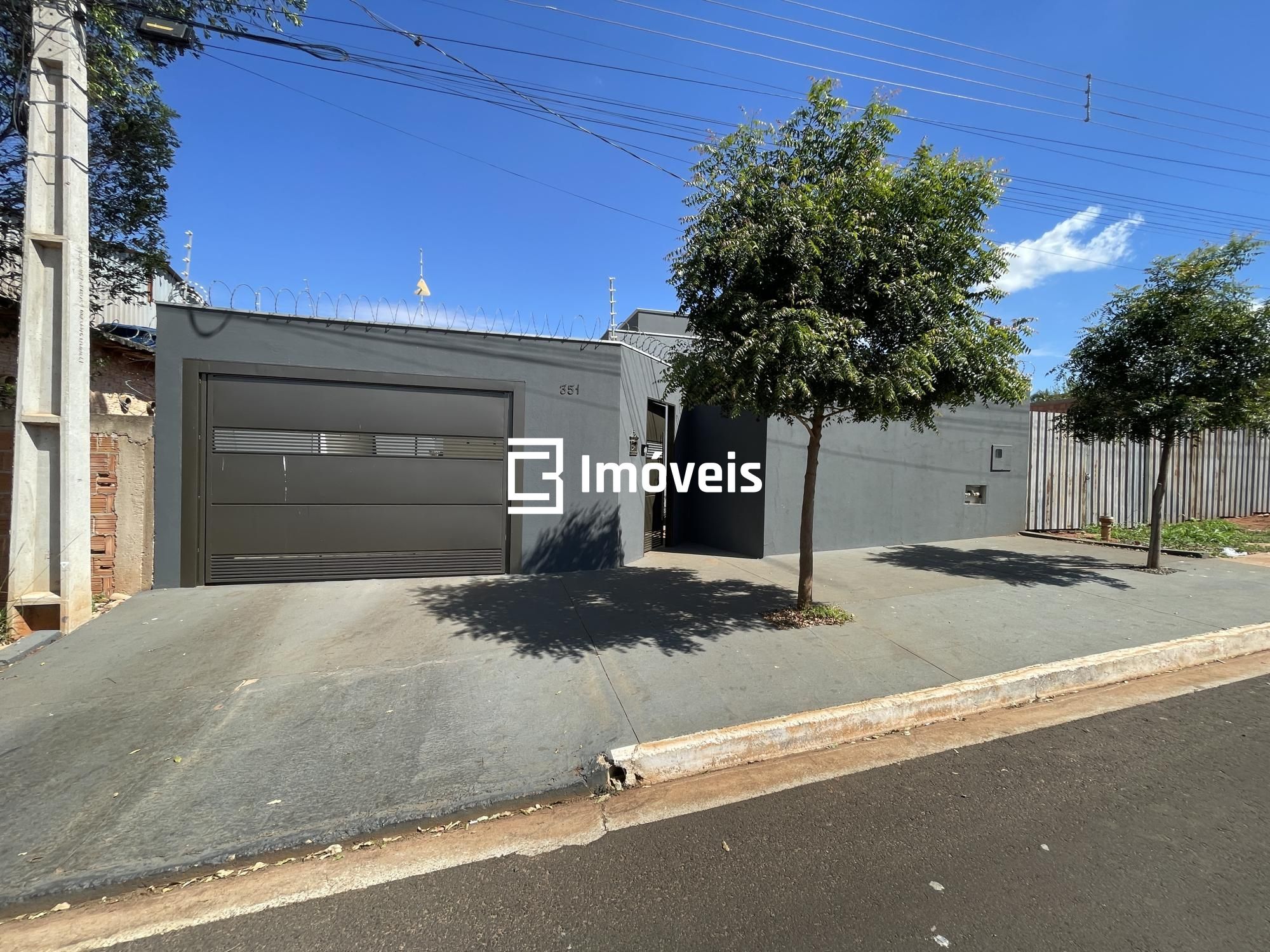 Casa à venda com 3 quartos, 172m² - Foto 1
