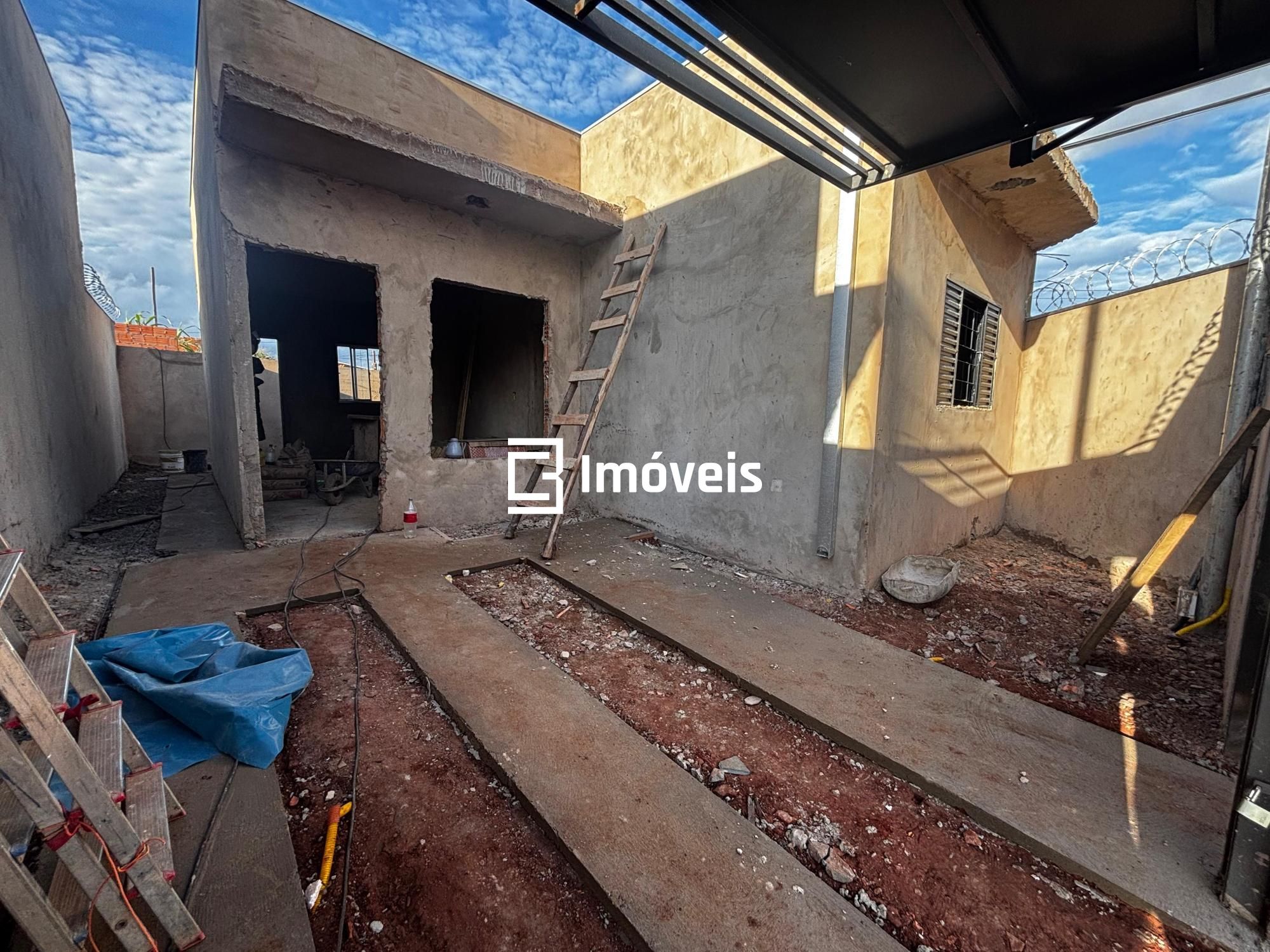 Casa à venda com 2 quartos, 45m² - Foto 2