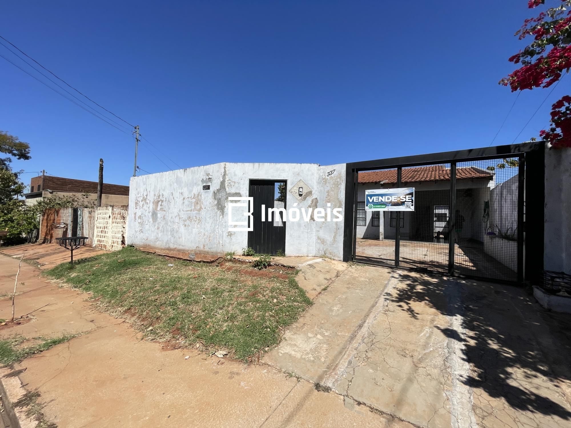 Casa à venda com 3 quartos, 133m² - Foto 1