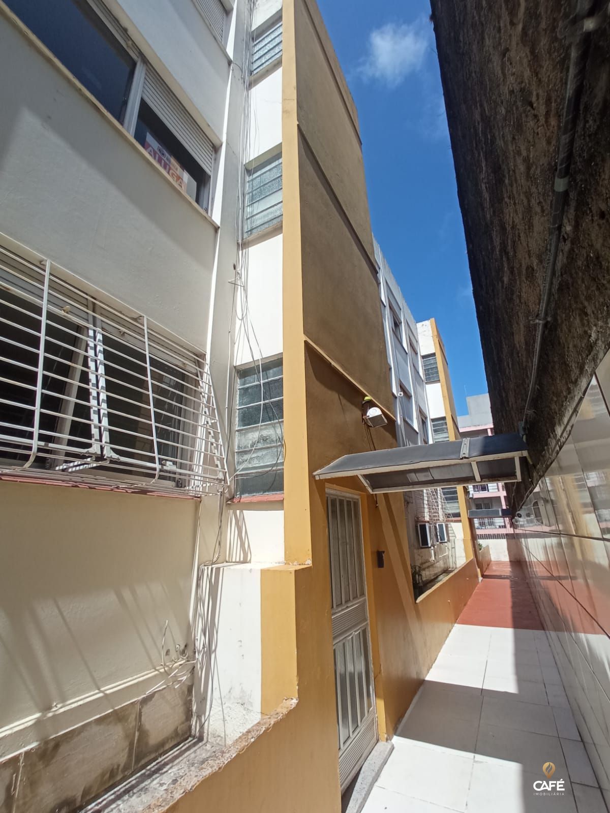 Apartamento à venda com 2 quartos, 70m² - Foto 3