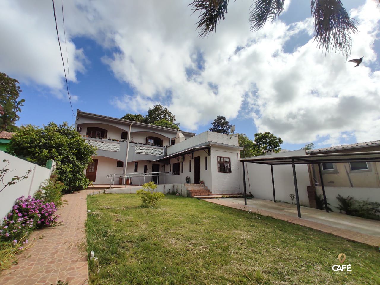 Casa à venda com 3 quartos, 194m² - Foto 1