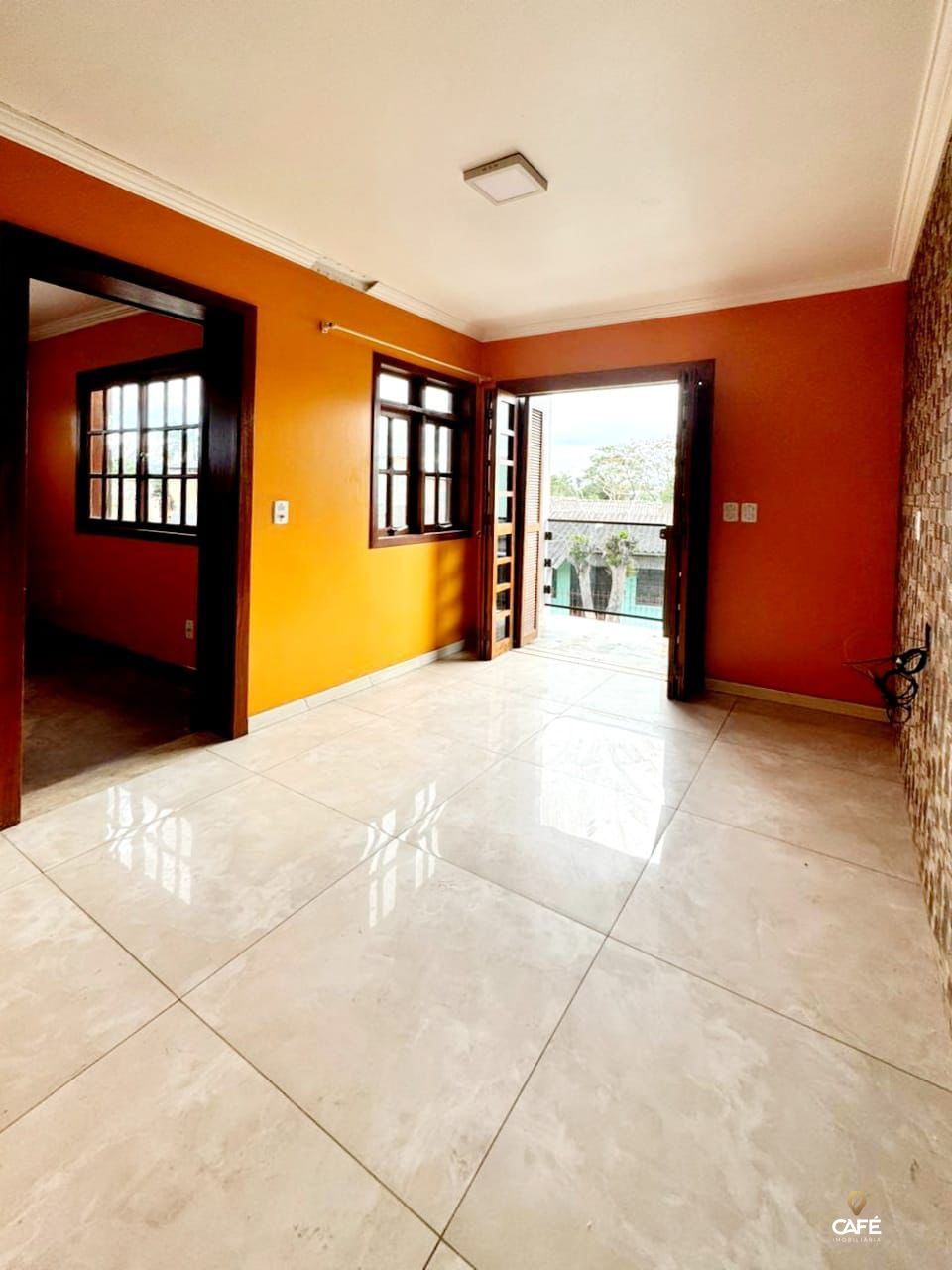 Casa à venda com 7 quartos, 280m² - Foto 2