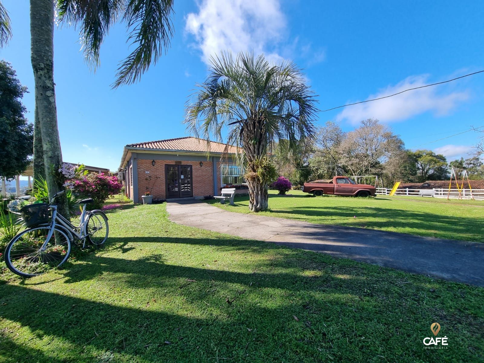 Fazenda à venda com 3 quartos, 200m² - Foto 1