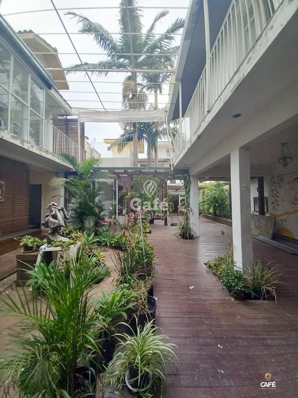 Casa à venda e aluguel com 6 quartos, 350m² - Foto 8