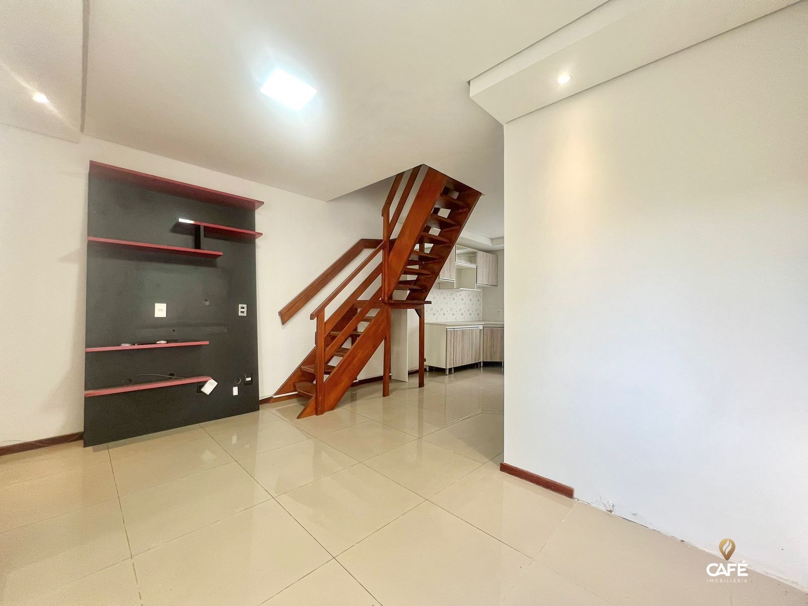 Casa à venda com 2 quartos, 61m² - Foto 2