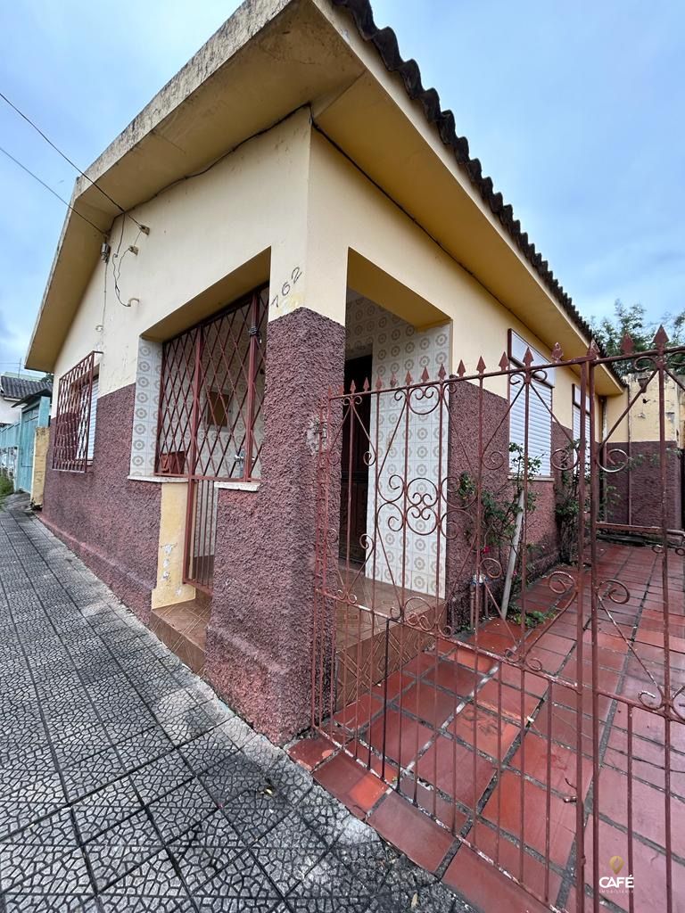 Casa à venda com 3 quartos, 179m² - Foto 1