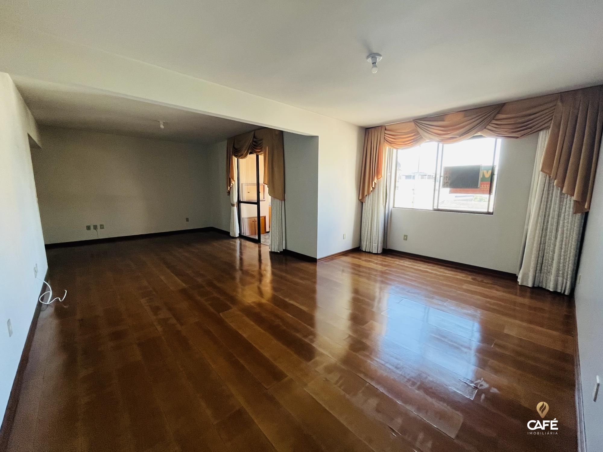 Apartamento à venda com 3 quartos, 140m² - Foto 2