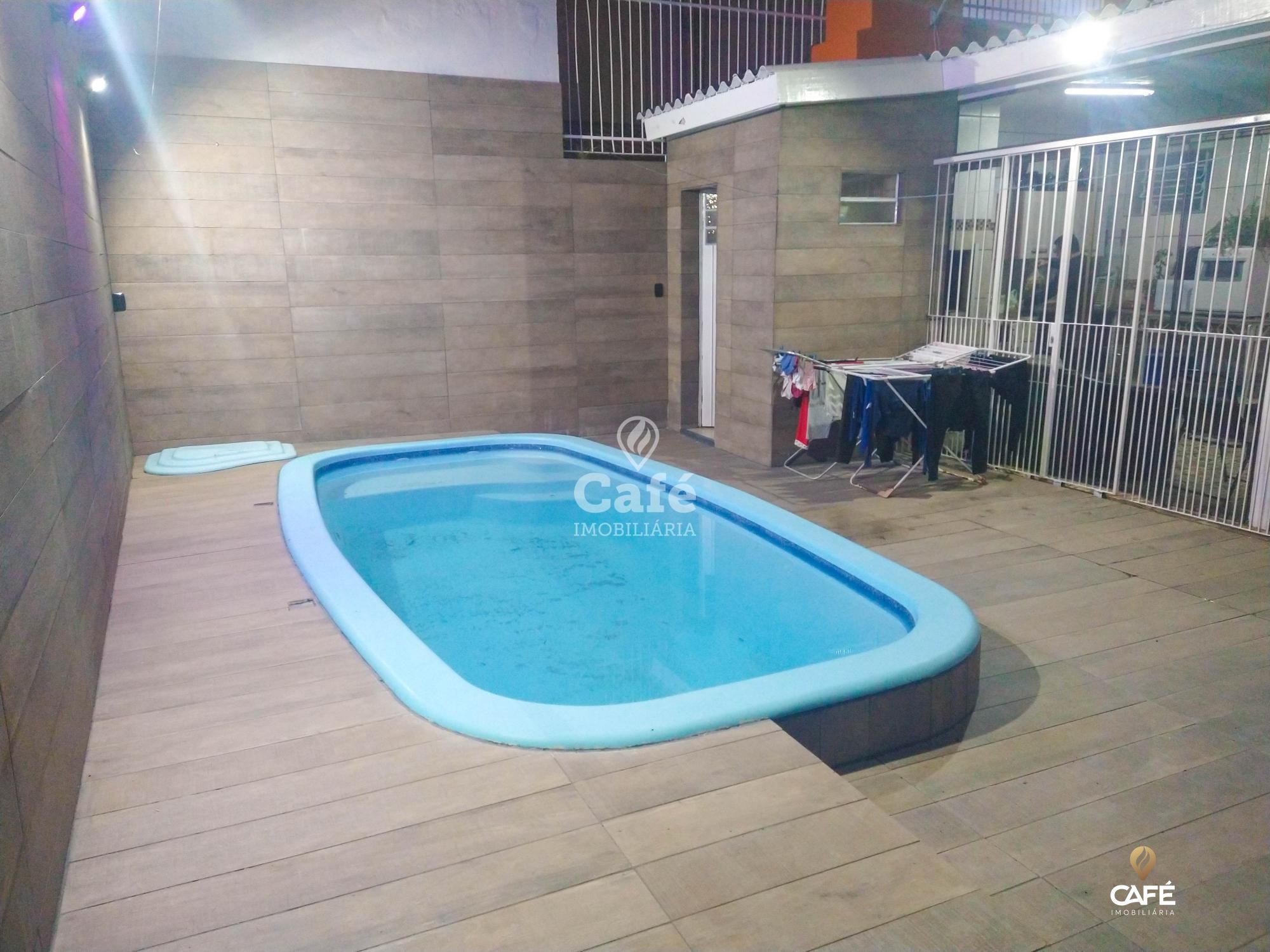 Casa à venda com 4 quartos, 195m² - Foto 2