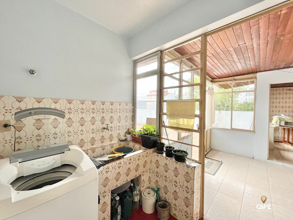 Casa à venda com 3 quartos, 216m² - Foto 6