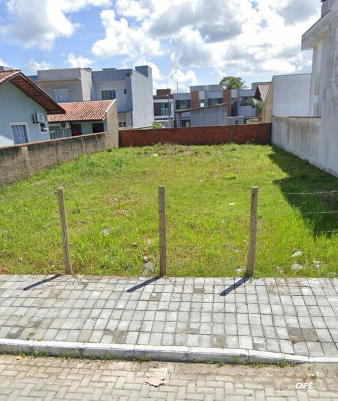 Terreno à venda com 2 quartos, 300m² - Foto 1