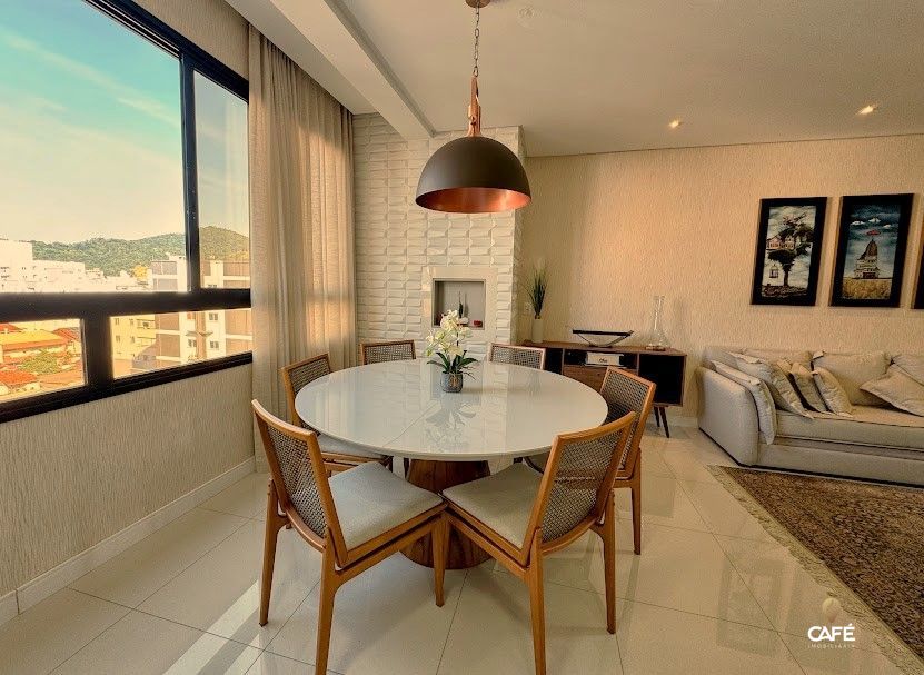 Apartamento à venda com 2 quartos, 77m² - Foto 2