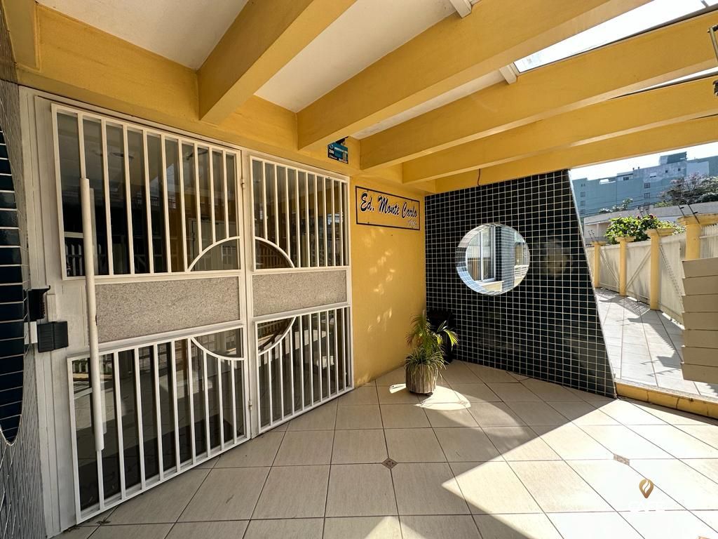 Apartamento à venda com 3 quartos, 126m² - Foto 2