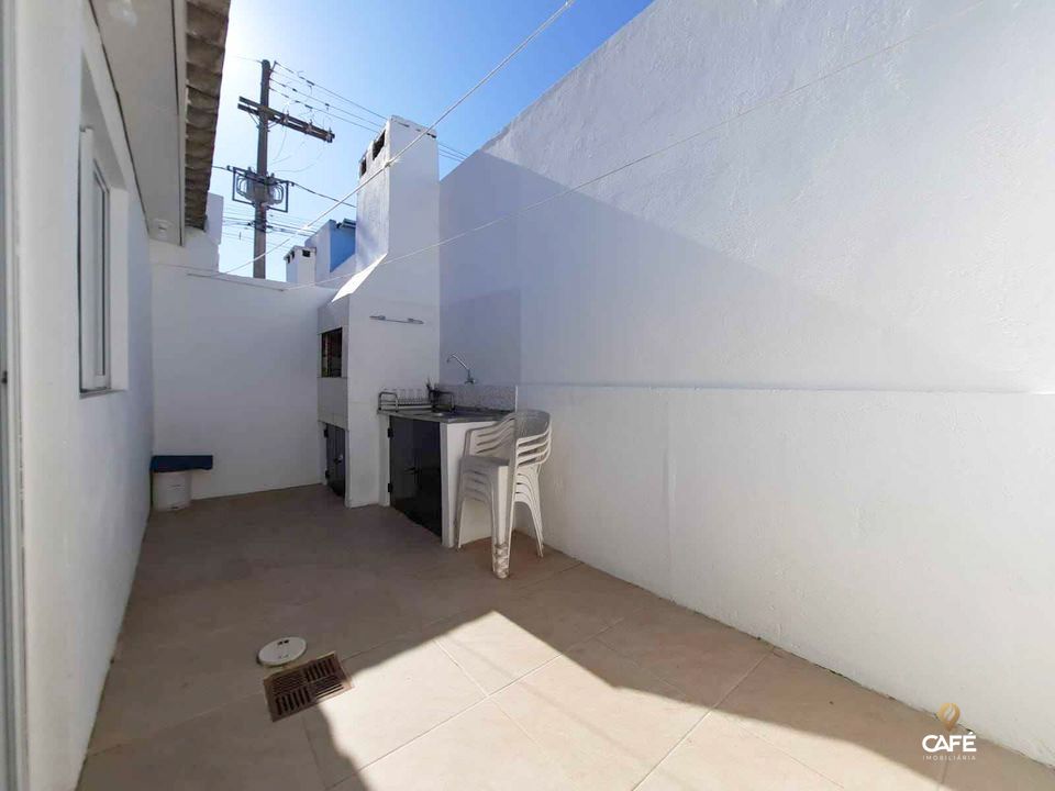 Casa à venda com 2 quartos, 65m² - Foto 11