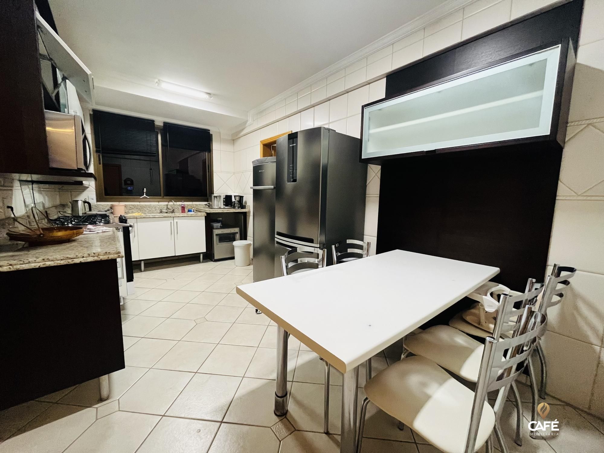 Apartamento à venda com 3 quartos, 220m² - Foto 12