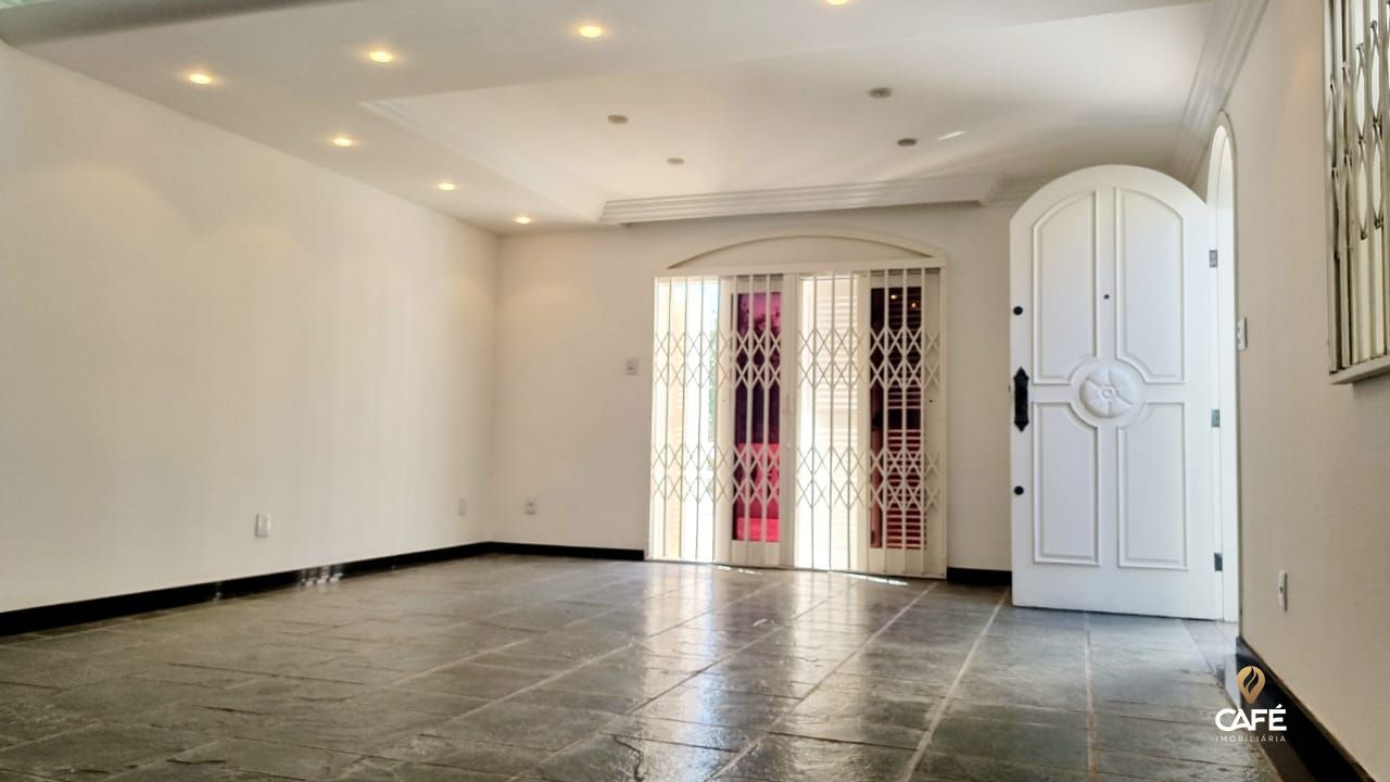 Casa à venda com 3 quartos, 241m² - Foto 9