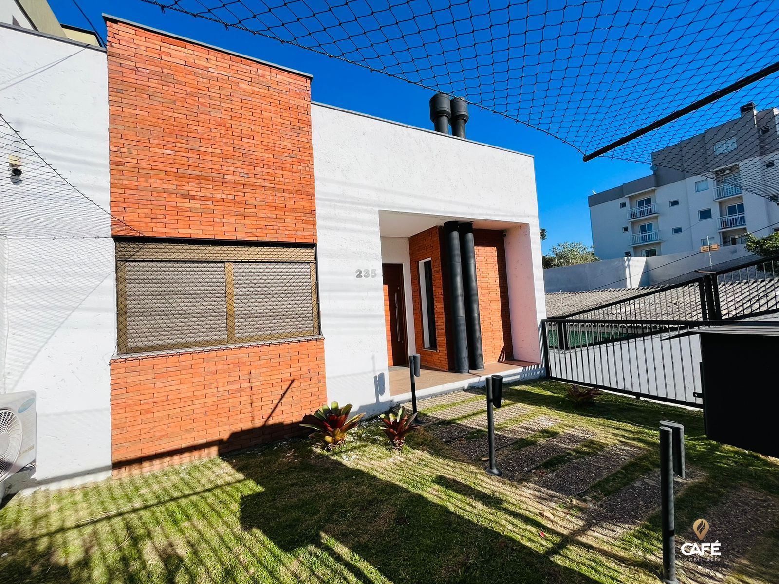 Casa, 3 quartos, 216 m² - Foto 1