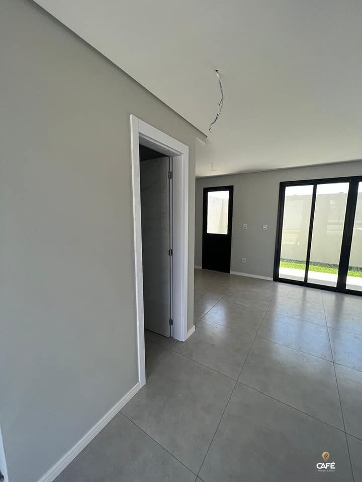 Casa à venda com 2 quartos, 84m² - Foto 2