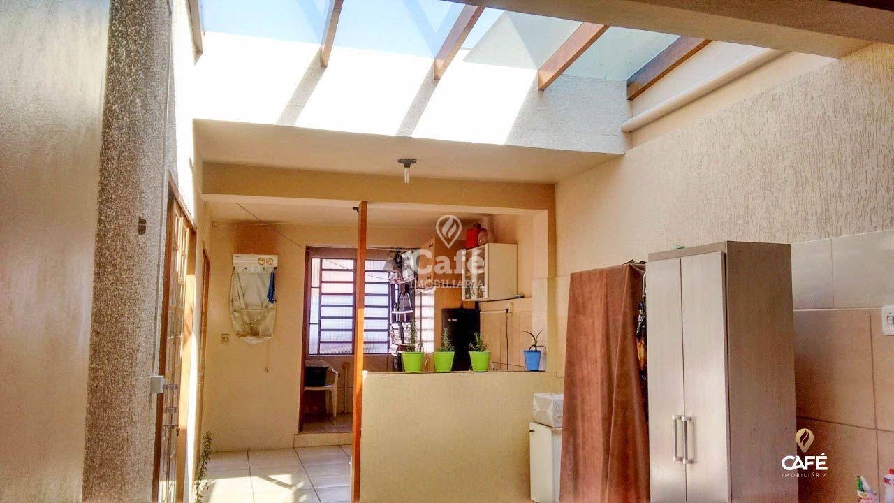 Casa à venda com 3 quartos, 213m² - Foto 2