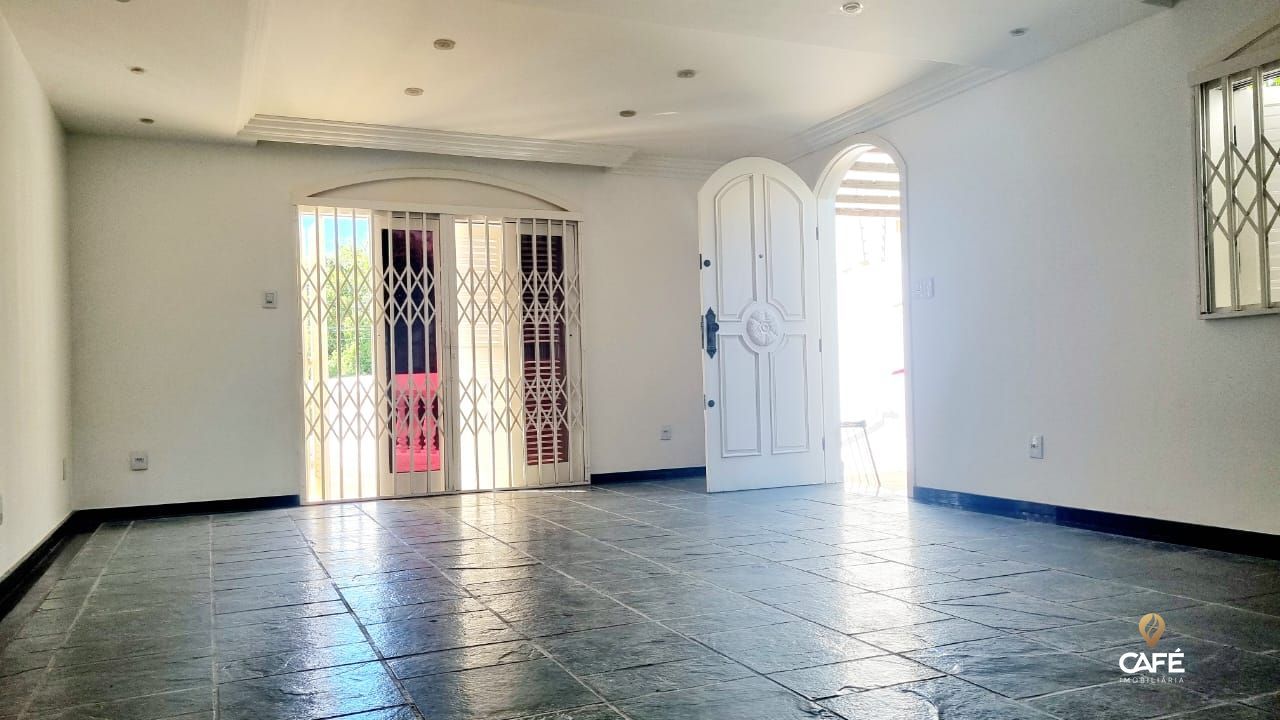 Casa à venda com 3 quartos, 241m² - Foto 8