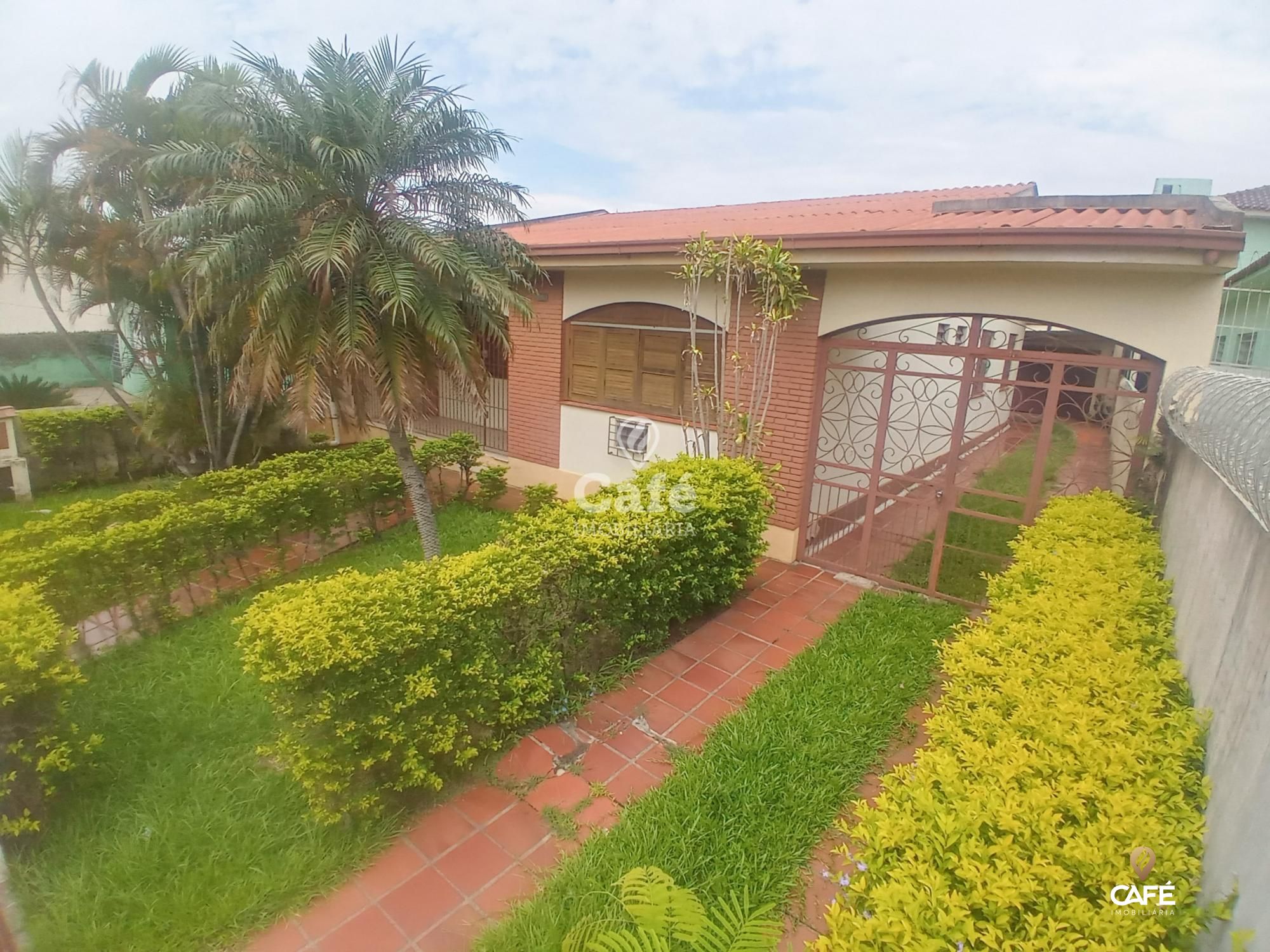 Casa à venda com 3 quartos, 290m² - Foto 2