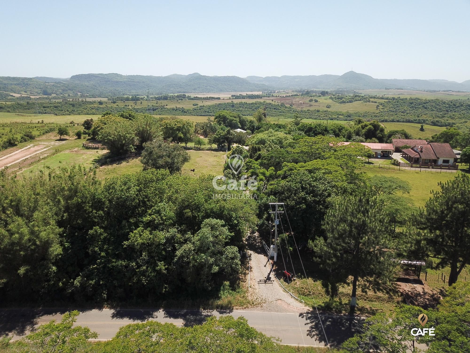 Fazenda à venda com 2 quartos, 180000m² - Foto 1