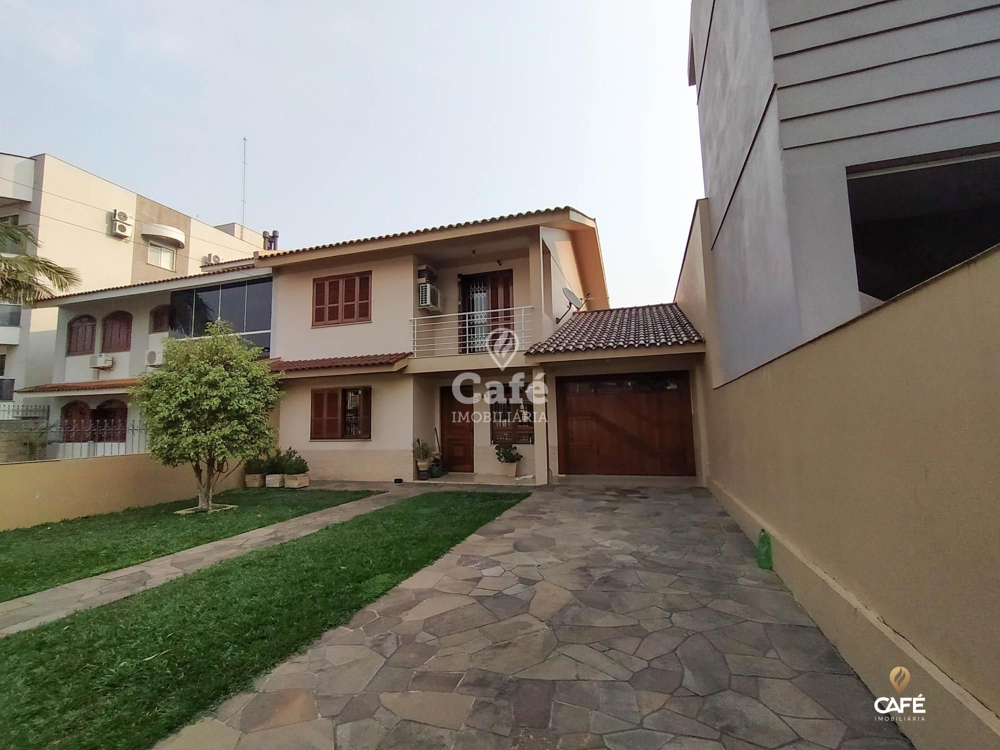 Casa à venda com 3 quartos, 213m² - Foto 1