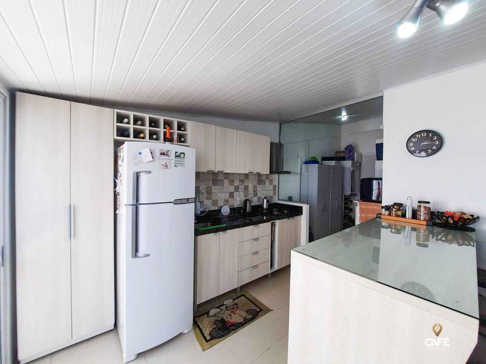 Casa à venda com 2 quartos, 65m² - Foto 7