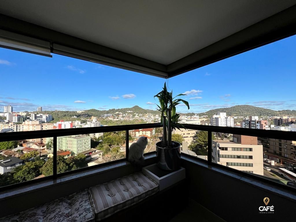 Apartamento à venda com 3 quartos, 200m² - Foto 2