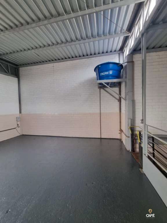 Depósito-Galpão-Armazém para alugar com 6 quartos, 600m² - Foto 18