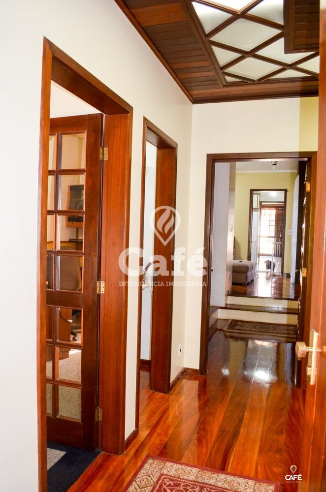 Casa à venda com 3 quartos, 379m² - Foto 4