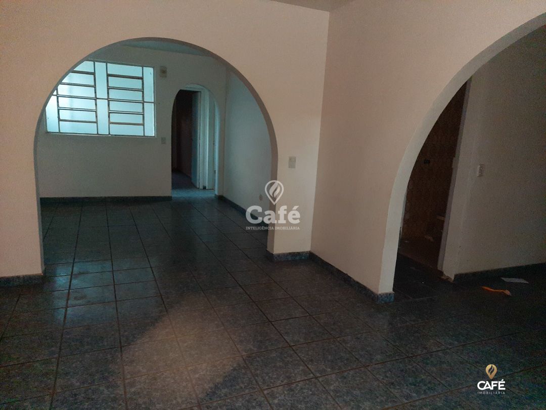 Casa à venda com 4 quartos, 244m² - Foto 3