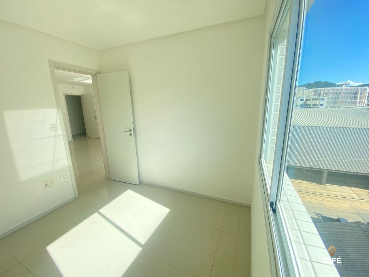 Apartamento à venda com 2 quartos, 64m² - Foto 5