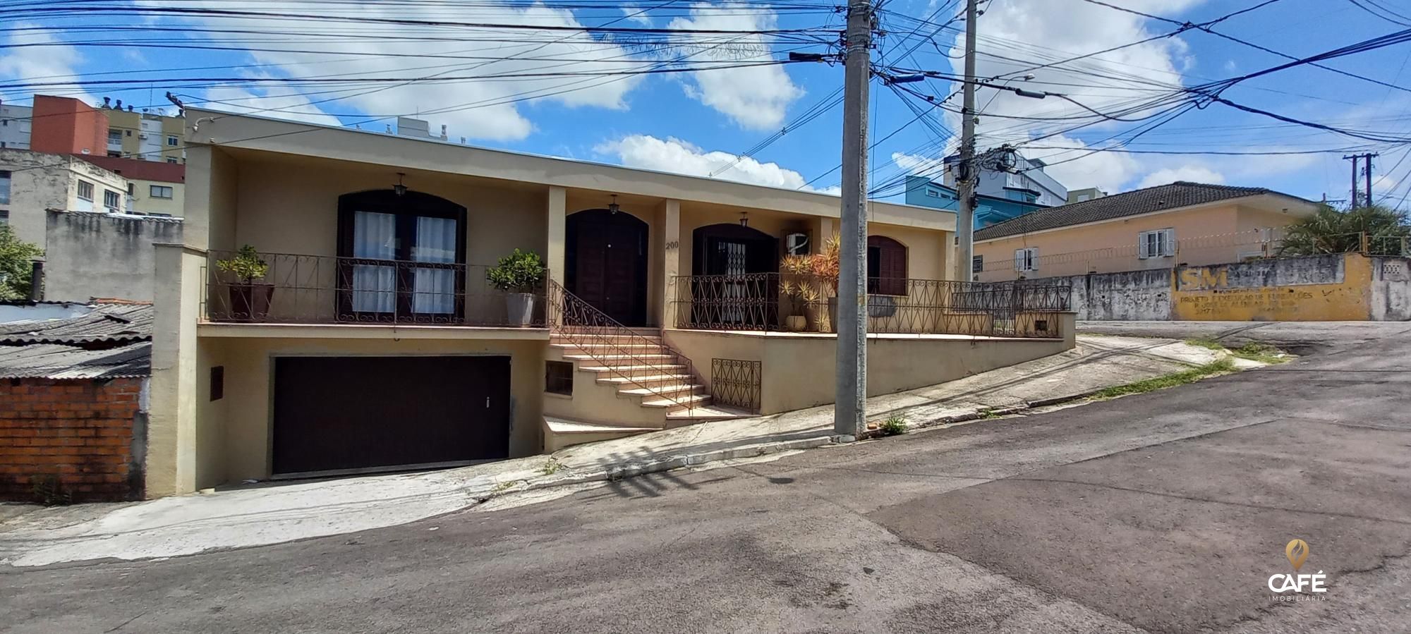 Casa à venda com 3 quartos, 400m² - Foto 1