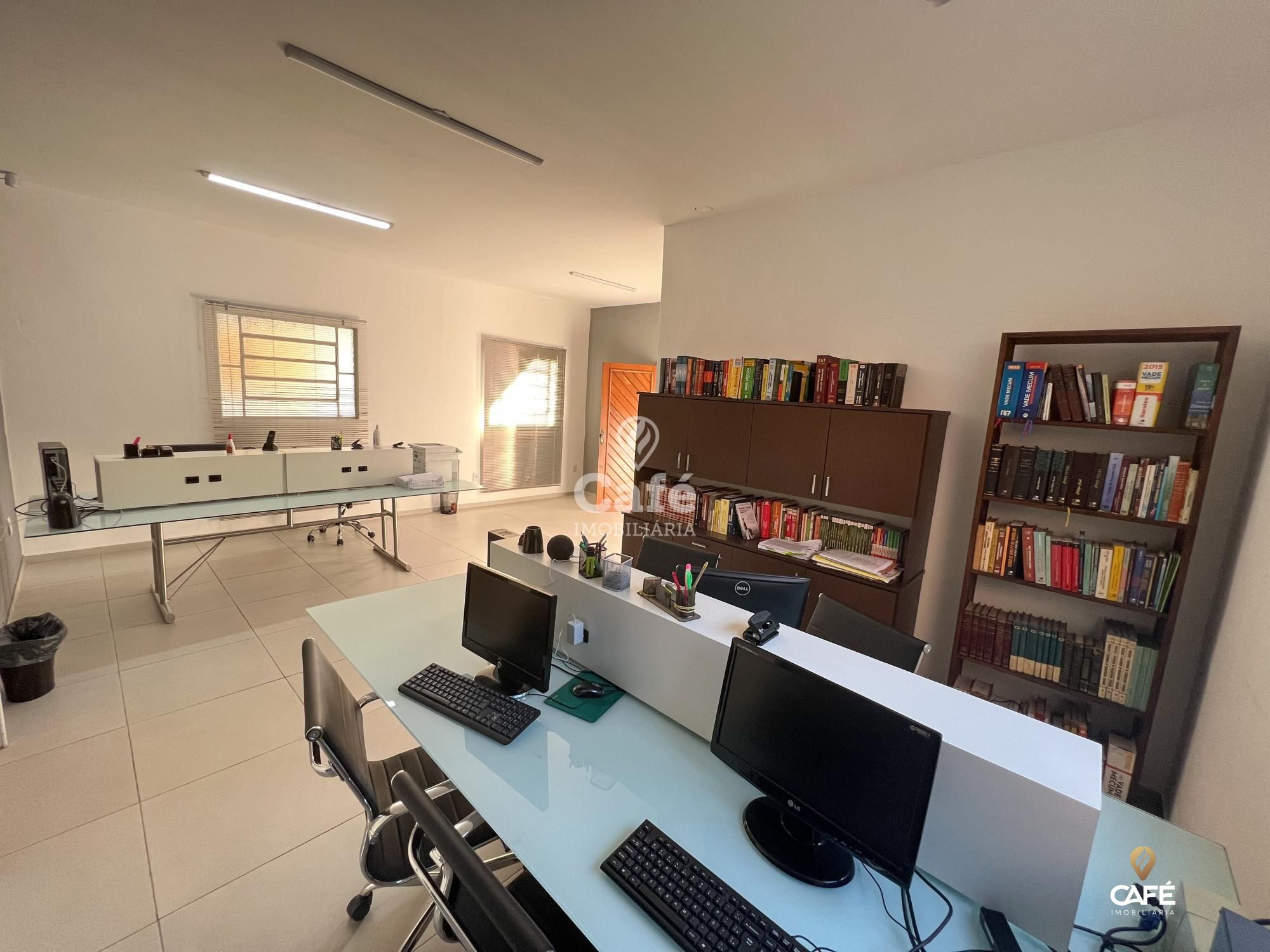 Casa à venda com 4 quartos, 241m² - Foto 17