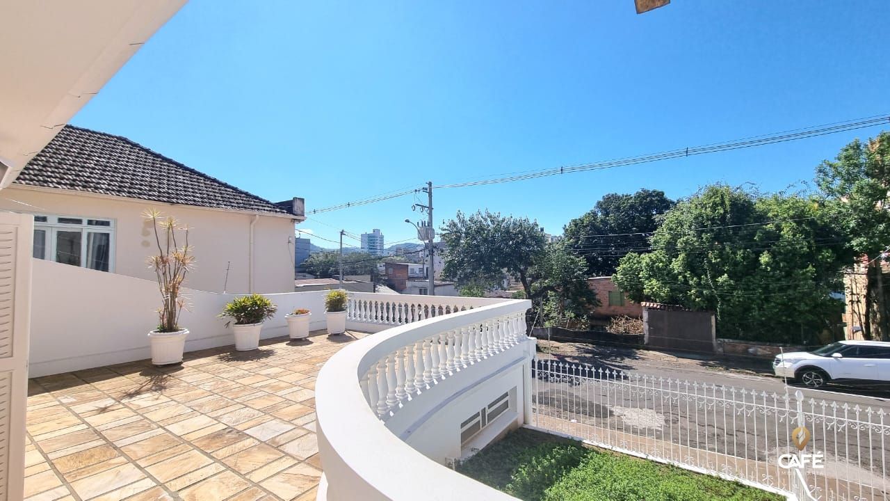 Casa à venda com 3 quartos, 241m² - Foto 4