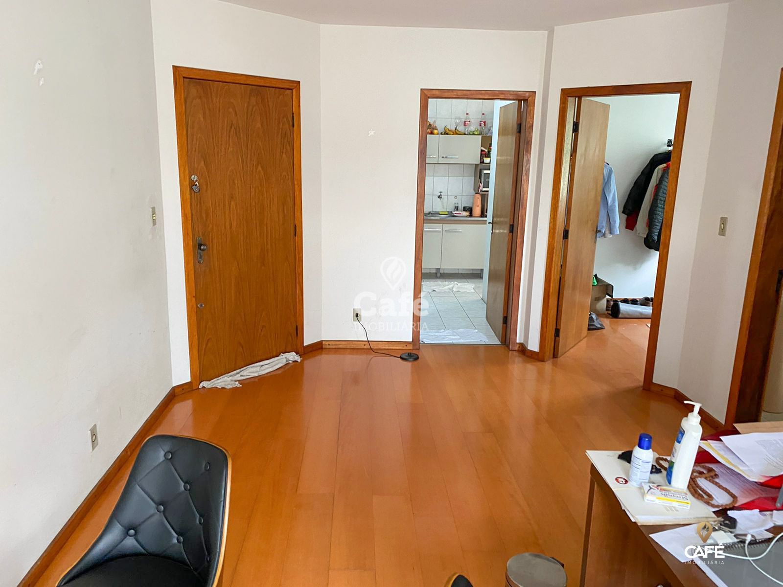 Apartamento à venda com 2 quartos, 65m² - Foto 2