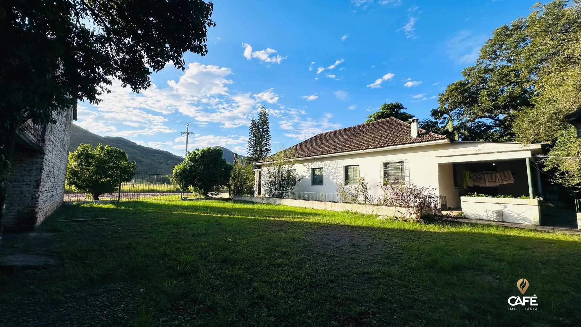 Casa à venda com 4 quartos, 120m² - Foto 1