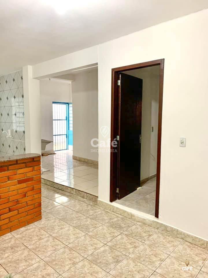 Casa à venda com 2 quartos, 200m² - Foto 2