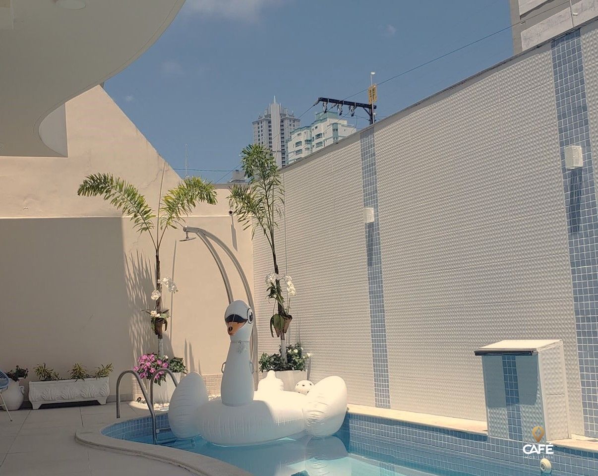 Casa, 4 quartos, 261 m² - Foto 1