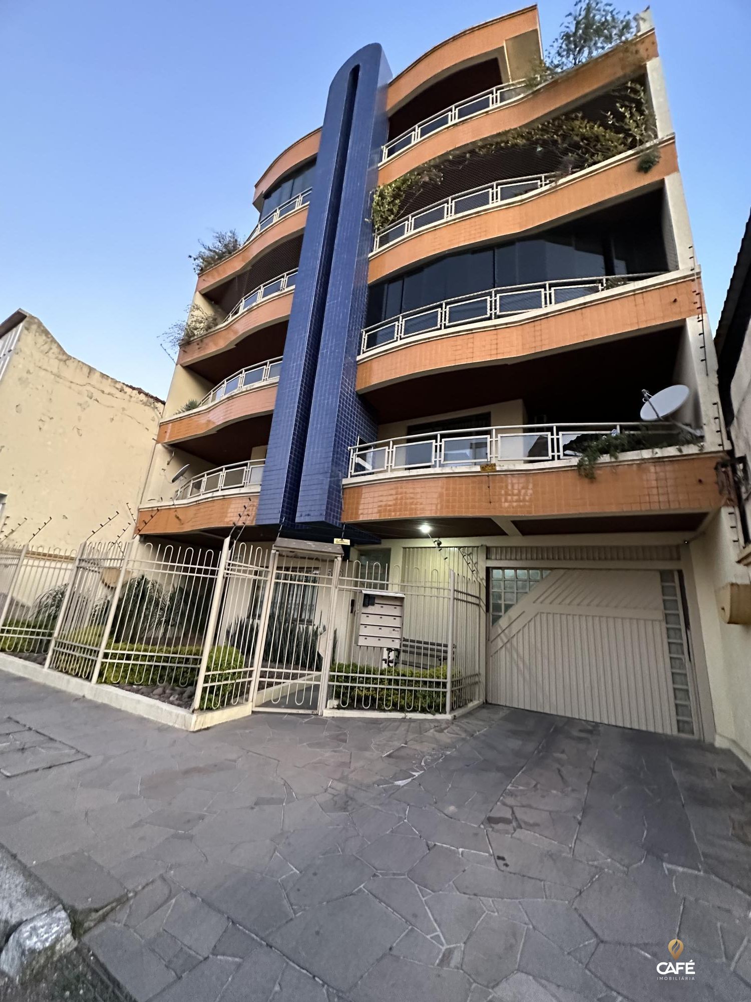 Apartamento à venda com 4 quartos, 194m² - Foto 1