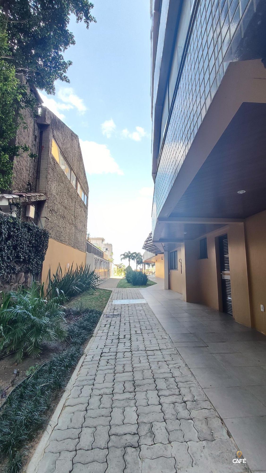 Apartamento à venda com 3 quartos, 124m² - Foto 2